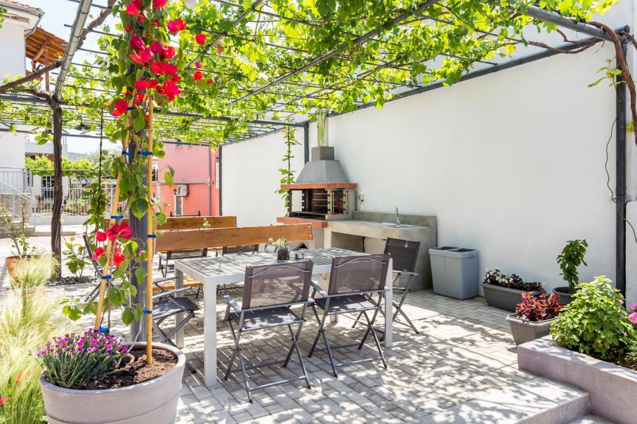 Linden Apartments Потос Екстер'єр фото