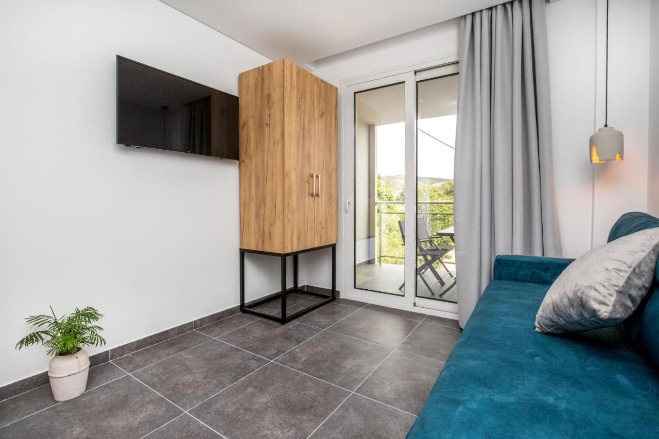Linden Apartments Потос Екстер'єр фото
